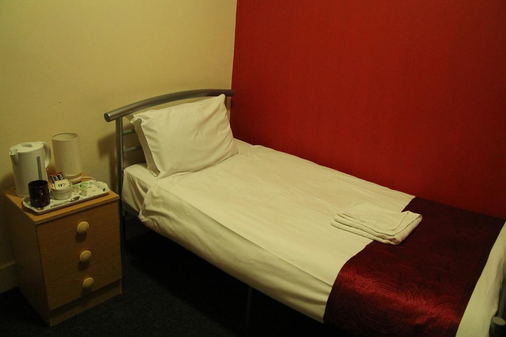 London Olympus Hotel Nirvana Room photo